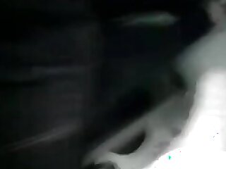 Трогает член в поезде