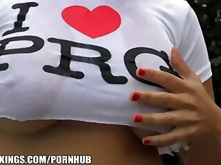 Чешка с натуральными большими сиськами сведет любого с ума