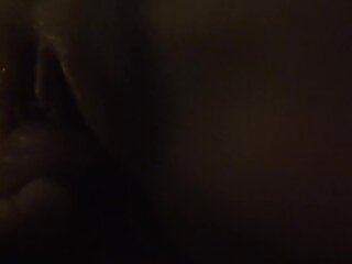 Кончает крупным планом от того, что трётся членом о пилотку