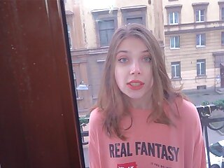 Молодая соседка с глубокой глоткой пришла за порцией секса