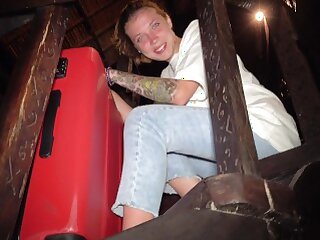 Помог сестре донести чемодан, а она помогла кончить своим тёплым ротиком